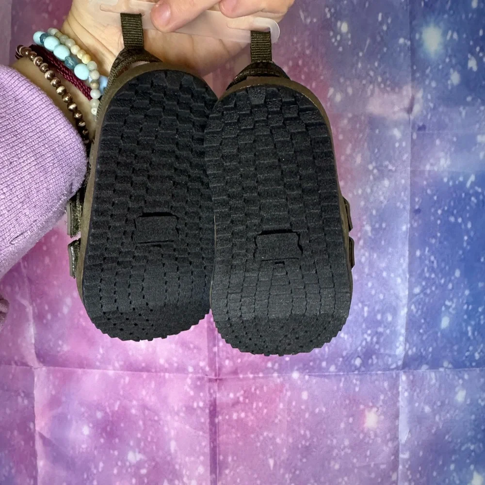 New boys Osh kosh sandals